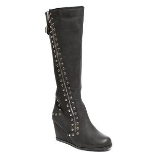 Black PlatformBoots. Size 9 (Women). Wide Calf.